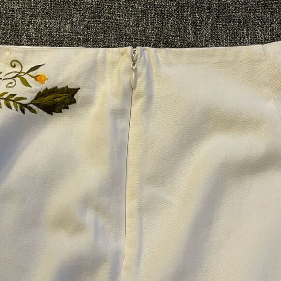 Peter Nygard White Embroidered Floral Skirt Women's size‎ 14 Back Zipper Closure - Picture 8 of 13
